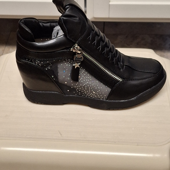 New Women's  Stylish Wedge Fashion Sneaker W/mesh/zipper Accent-blk - Picture 3 of 6